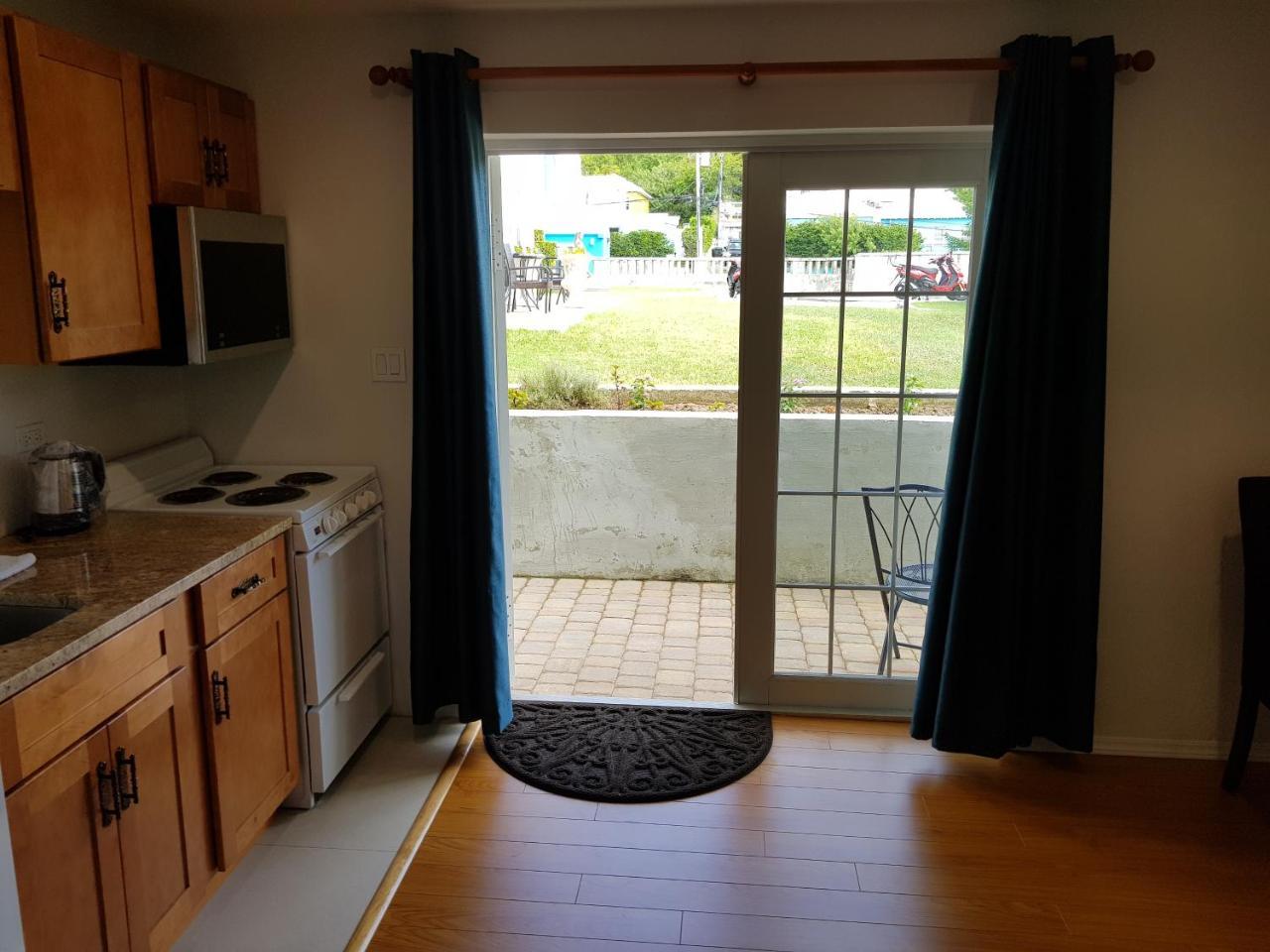 Windsong Guest Apartments Pembroke Exterior photo