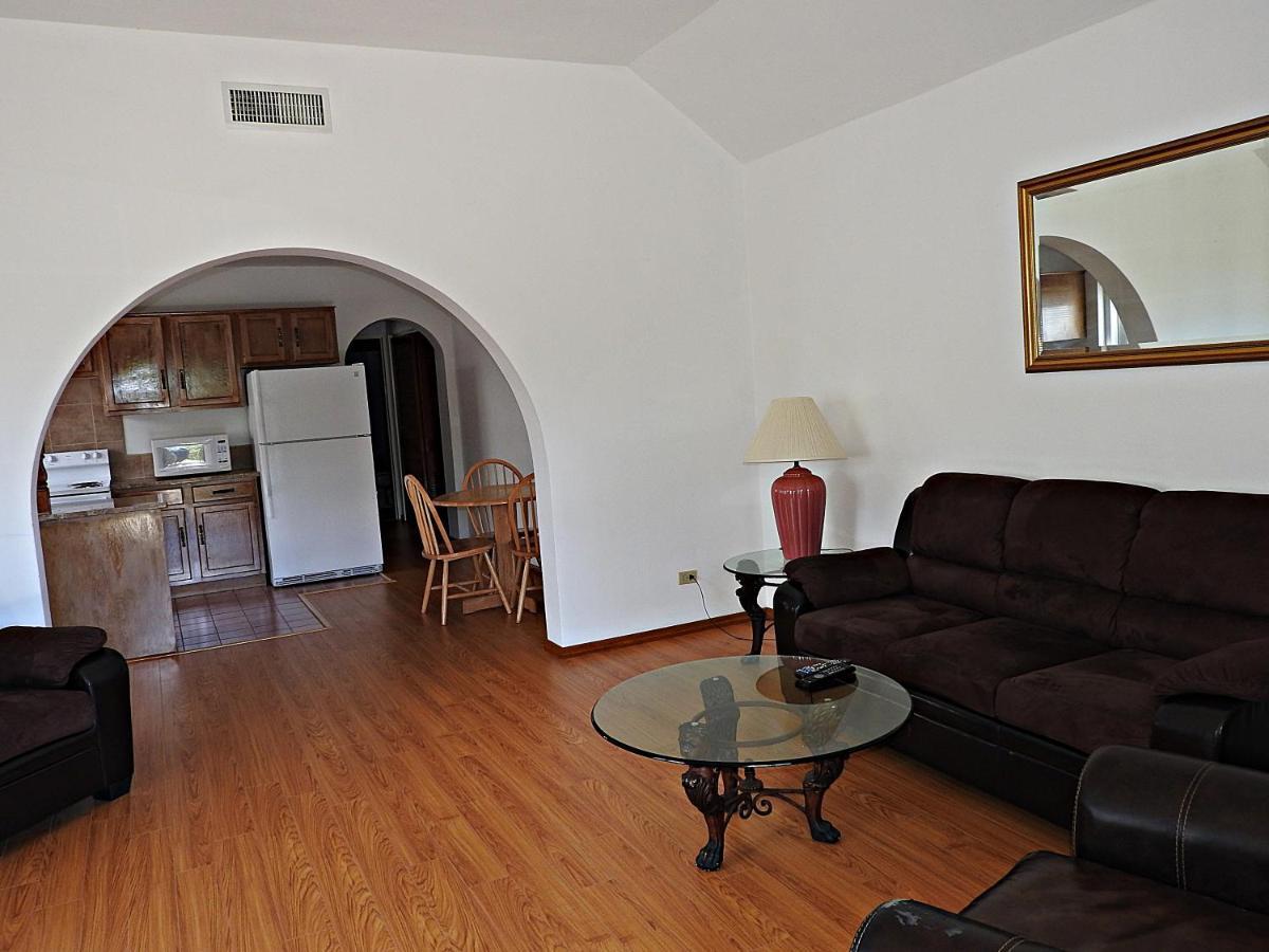 Windsong Guest Apartments Pembroke Exterior photo