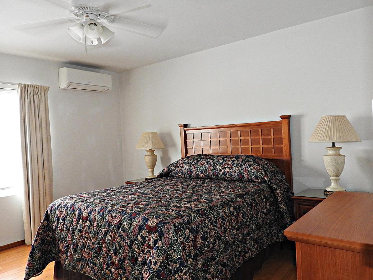 Windsong Guest Apartments Pembroke Exterior photo